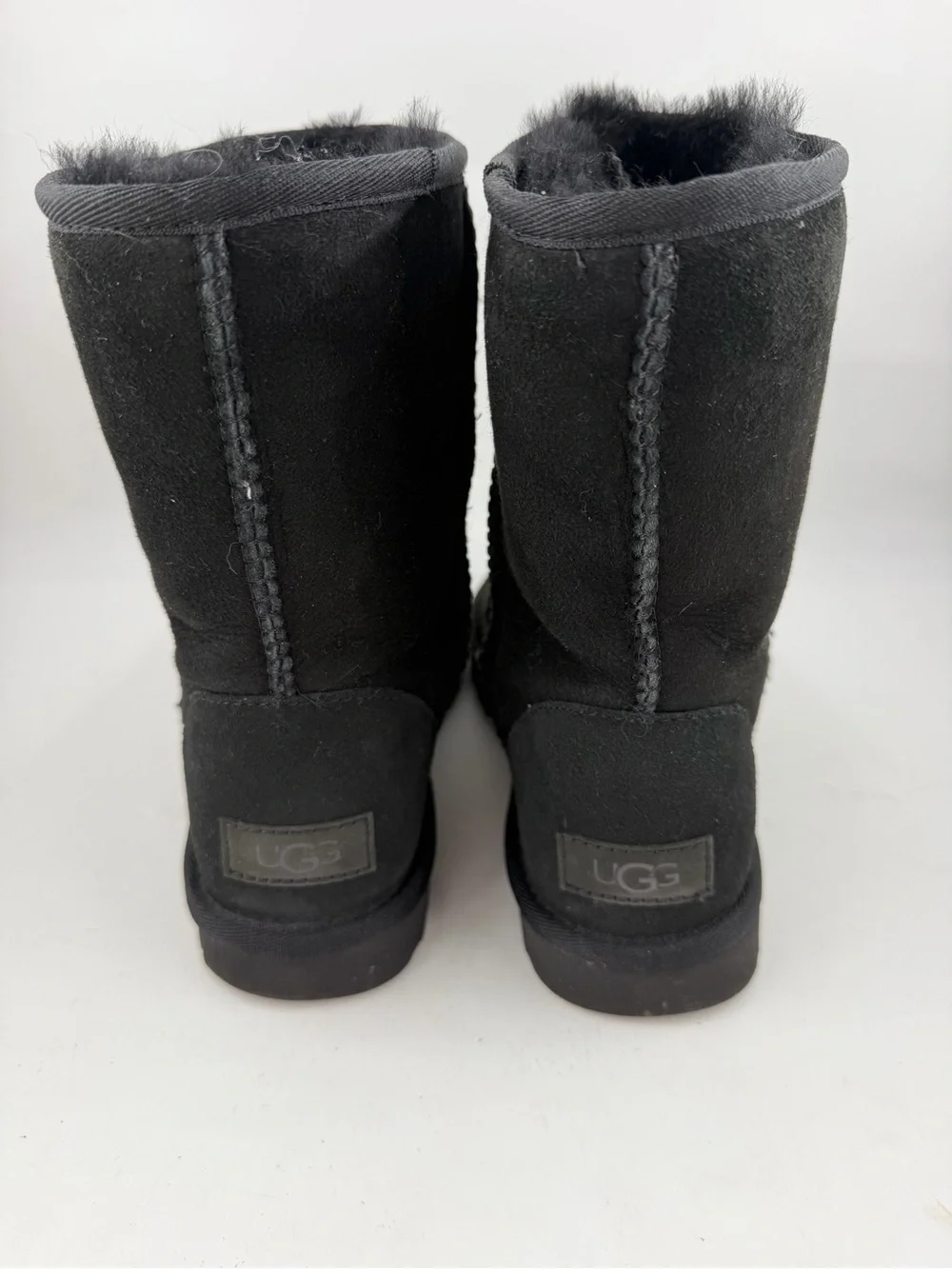 Ugg Women’s Classic Short II -SZ 6- Black Sheepskin Winter Comfort Boots